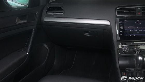 2018 Volkswagen Golf 1.4 TSI R-Line Interior 003
