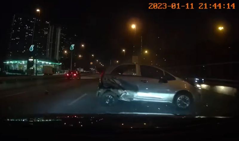 Video: Strong Proton Iriz held up well after being hit by Audi A5 on KESAS, miraculously no injuries 01