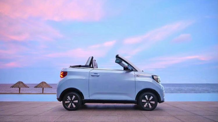 Popular Wuling Hongguang Mini EV goes topless, 280 km range and you can only buy it via a ballot