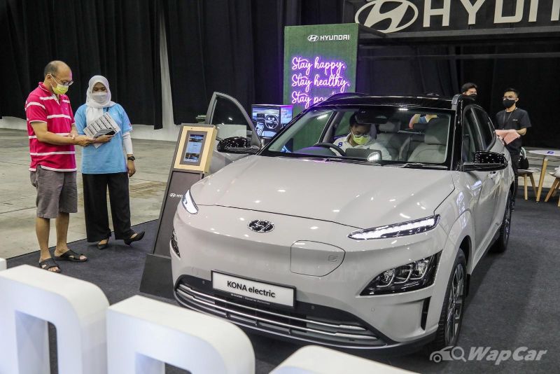 Lucky 13: First owners of Hyundai Kona Electric in Malaysia receive their cars 02