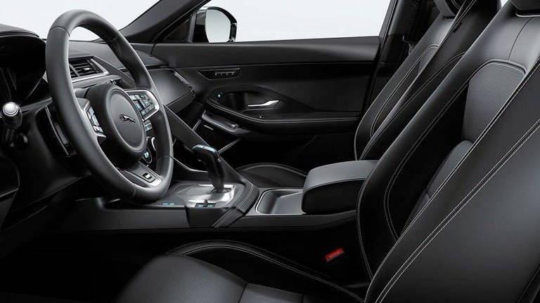 Jaguar E-Pace (2017) Interior 002