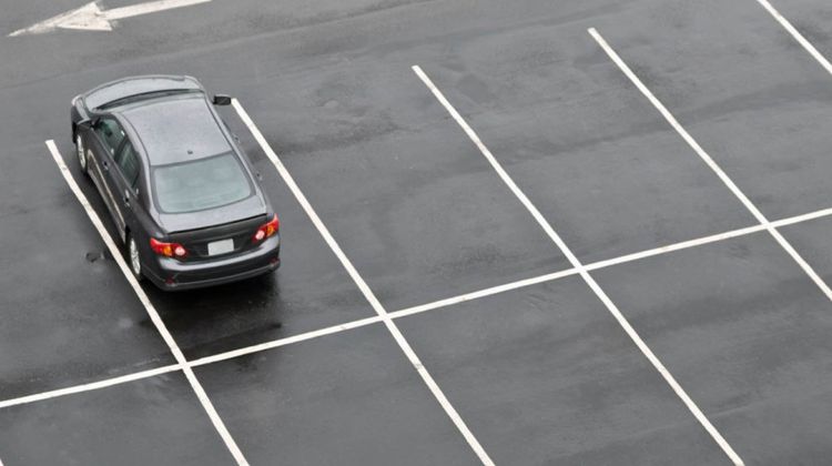 Reverse parking vs forward parking: Which is better?