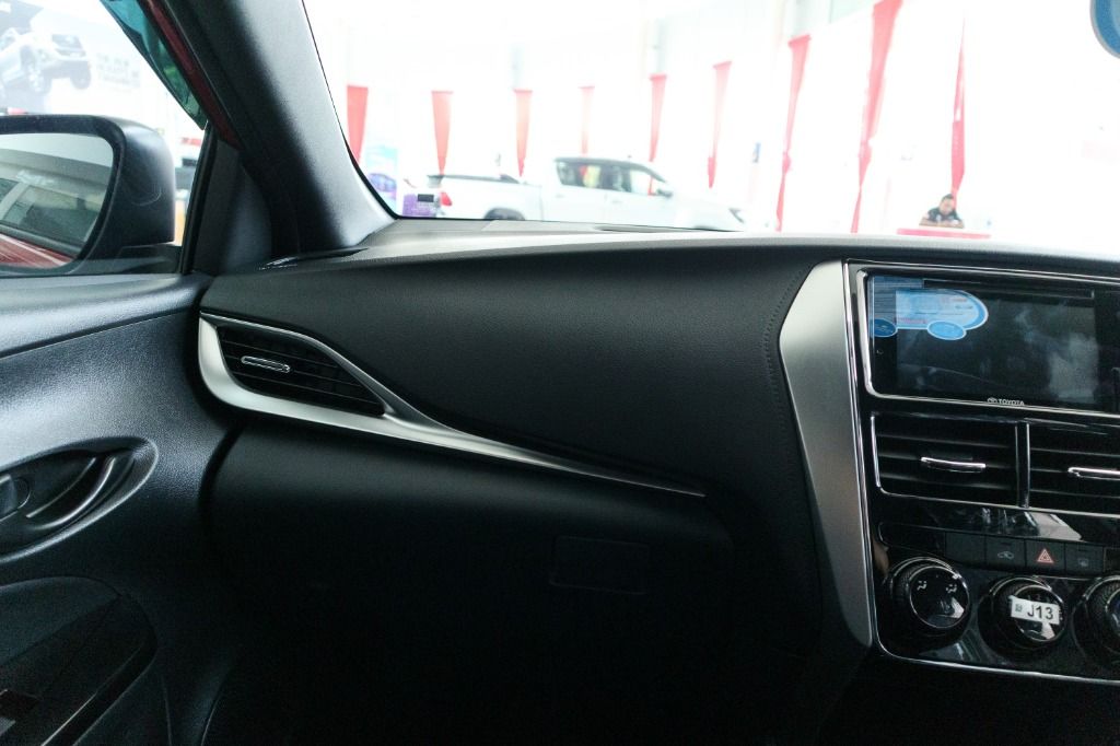 2019 Toyota Yaris 1.5E Interior 005