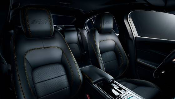 Jaguar XE (2017) Interior 016