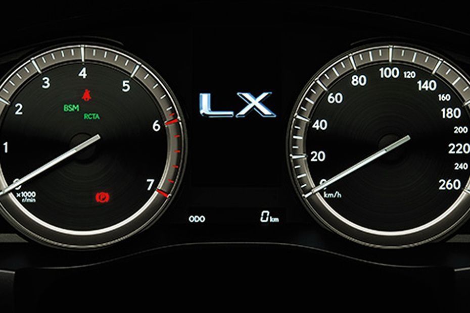 Lexus LX (2018) Interior 002