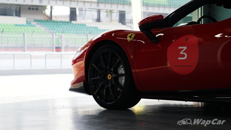 This is how you make loyalists of the brand: 2022 Ferrari 296 GTB tested around Sepang! 01