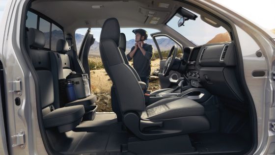 2023 Nissan Frontier King Cab S 3.8L V6 4x2 Interior 005