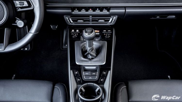 The Porsche 911 (992) is now available with a manual transmission in Europe