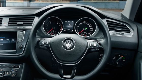 Volkswagen Tiguan (2018) Interior 002