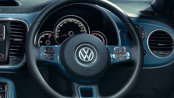 Volkswagen Beetle (2018) Interior 002