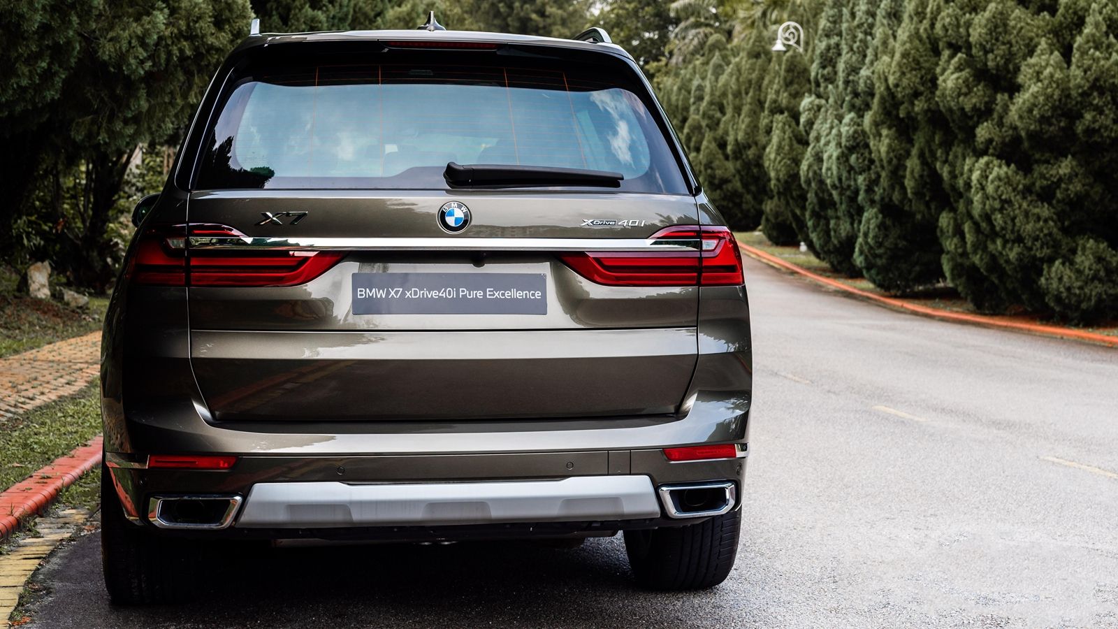 2021 BMW X7 xDrive40i Pure Excellence Exterior 004