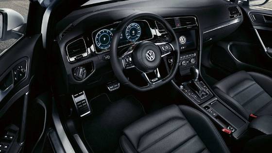 Volkswagen Golf (2018) Interior 001