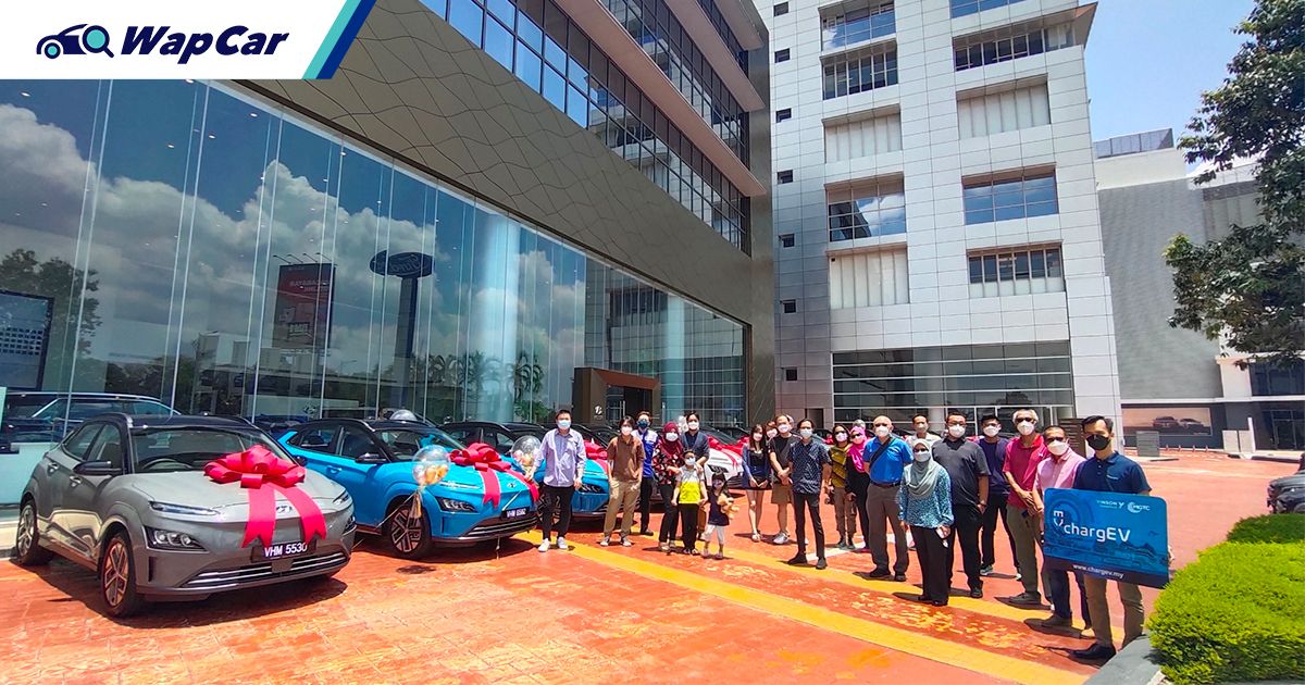 Lucky 13: First owners of Hyundai Kona Electric in Malaysia receive their cars 01