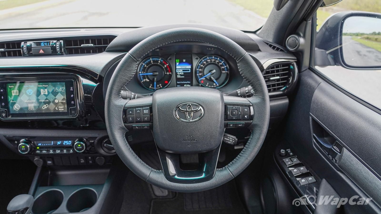 2020 Toyota Hilux Double Cab 2.8 Rogue AT 4X4 Interior 002
