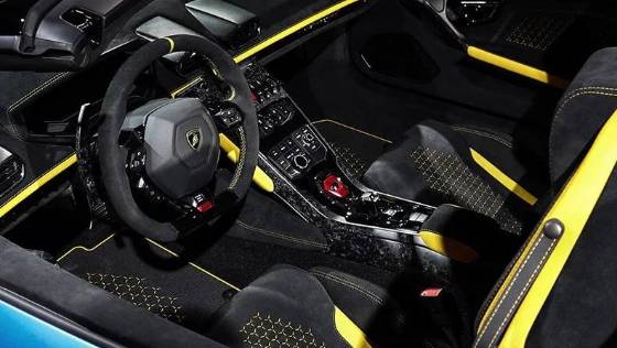 Lamborghini Huracán (2018) Interior 001