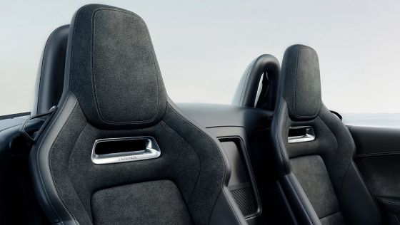 2020 Jaguar F‑TYPE Coupe Interior 006