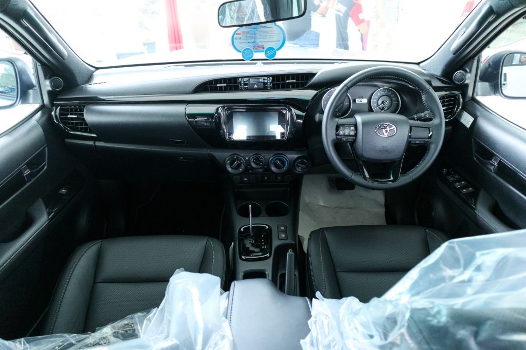 2018 Toyota Hilux Double Cab 2.4 L-Edition AT 4x4 Interior 001