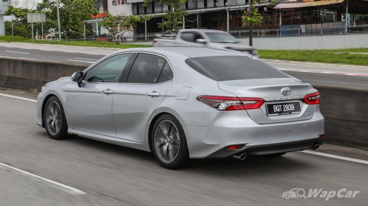 Make way for this black Toyota Camry, how much is PM Anwar's official car without tax?