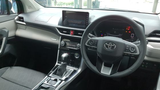 2022 Toyota Veloz 1.5 AT Interior 006