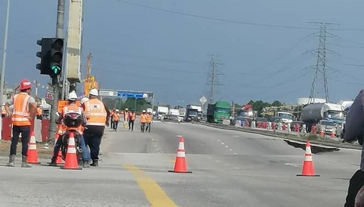 Jalan Klang-Banting closed for repair works for a week following road cave-in