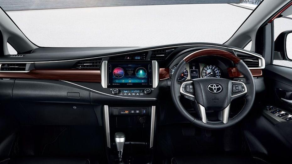 Toyota Innova (2018) Interior 001