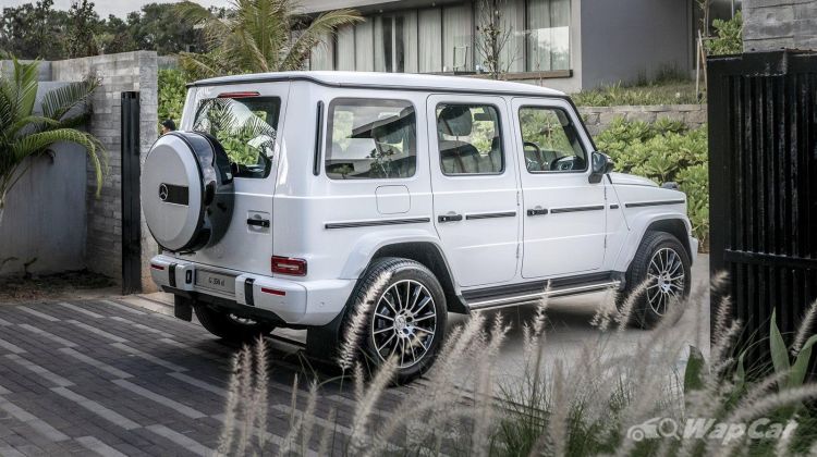 10 years ago, Mercedes took the G-Class to Australia’s toughest route, only to be trolled by a Toyota Hilux
