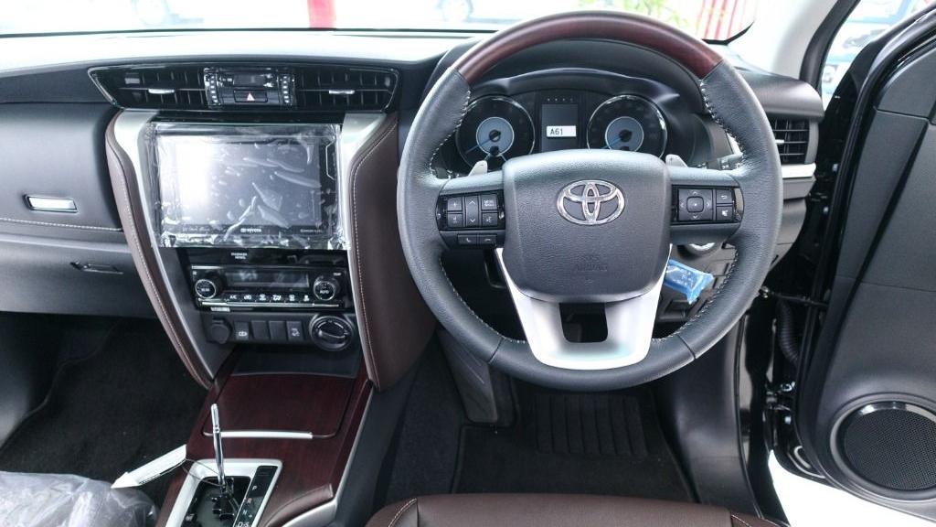 2018 Toyota Fortuner 2.7 SRZ AT 4x4 Interior 004