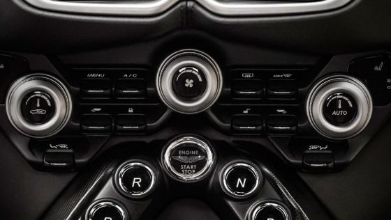 Aston Martin Vantage (2018) Interior 004