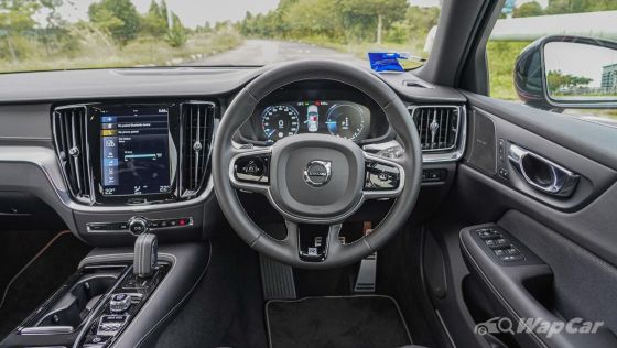 2020 Volvo S60 T8 PHEV R-Design Interior 002