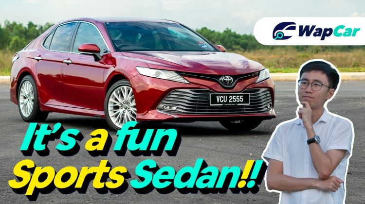 Video: 2019 Toyota Camry 2.5V Review, Why Settle for a BMW 318i?