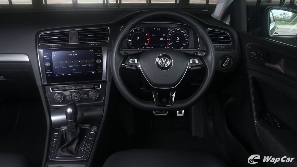 2018 Volkswagen Golf 1.4 TSI R-Line Interior 002
