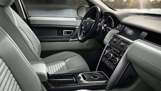 Land Rover Discovery Sport (2017) Interior 001