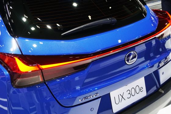 Lexus UX 300e - pesaing EQA, SUV elektrik mampu milik ini dalam perjalanan ke Malaysia!