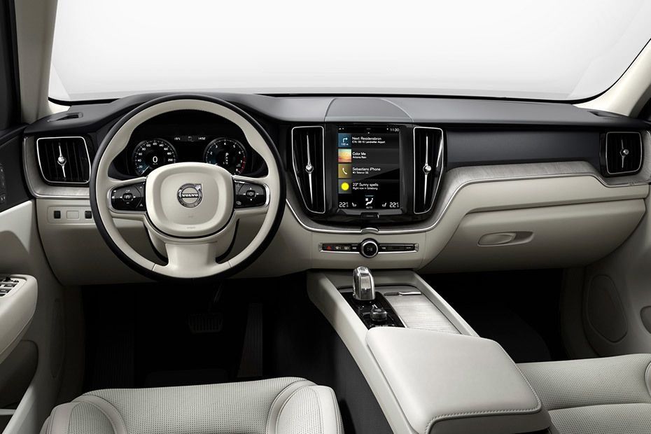 Volvo XC60 (2018) Interior 001
