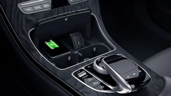 Mercedes-Benz C-Class Saloon (2018) Interior 007