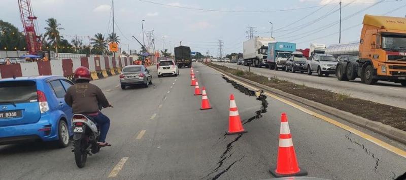 Jalan Klang-Banting closed for repair works for a week following road cave-in 02