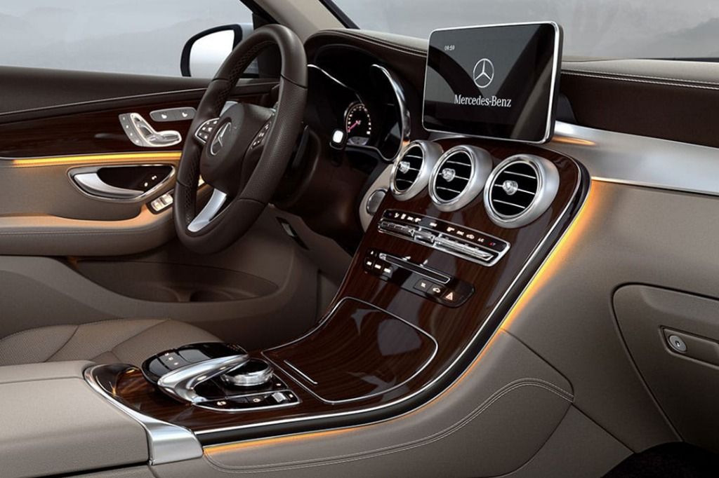 Mercedes-Benz GLC (2018) Interior 001