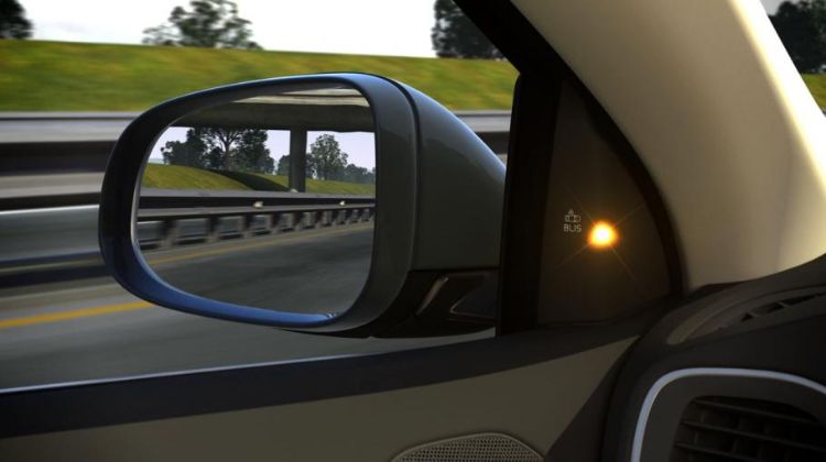 Do you know where are the blind spots on your car?