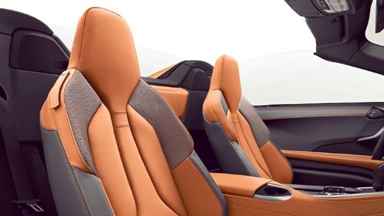 BMW i8 Roadster (2018) Interior 003