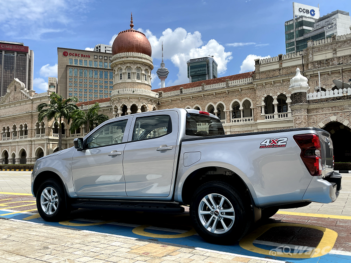 Isuzu D-Max is catching up to Triton and Hilux; 7k units sold thus far in 2022, up nearly 2x since last year