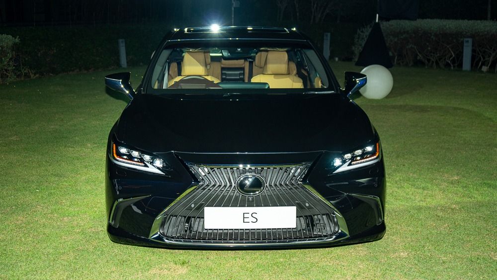 2019 Lexus ES 250 Luxury Exterior 002