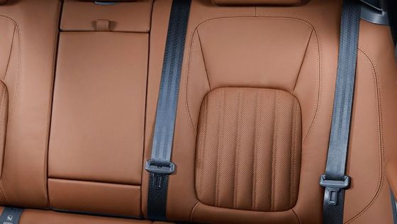 Jaguar F-Pace (2018) Interior 008
