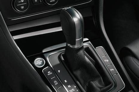 Volkswagen Golf GTI (2019) Interior 005