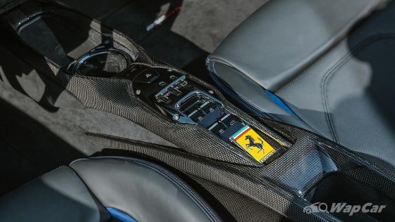 2022 Ferrari 296 GTS V6 Interior 009