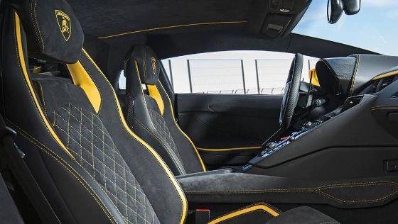 Lamborghini Aventador (2016) Interior 003