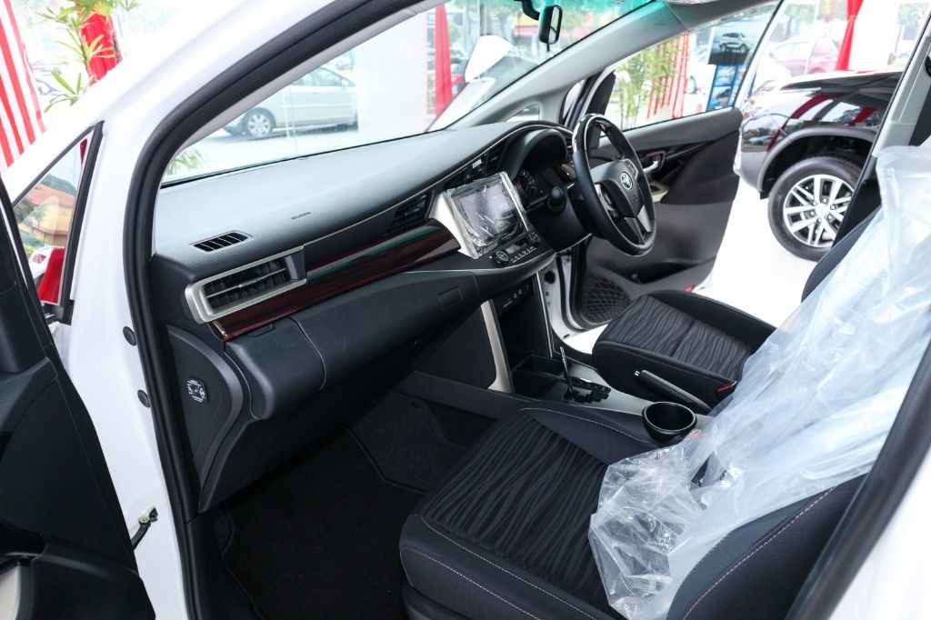 2018 Toyota Innova 2.0G (A) Interior 003