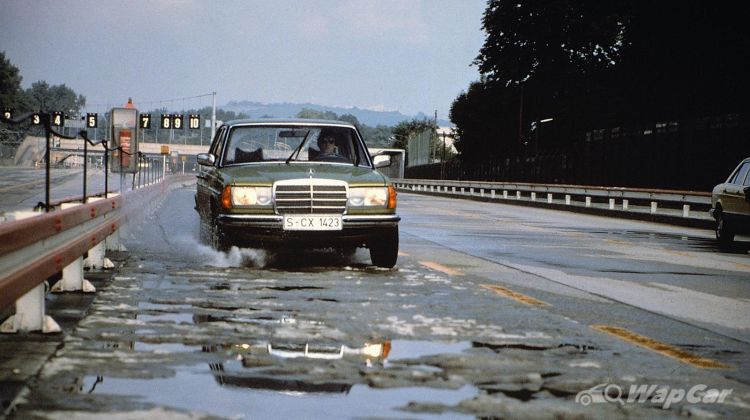 Potholes be gone - With C2X, Dutch gov wants Mercedes-Benz drivers to give live road hazard reports