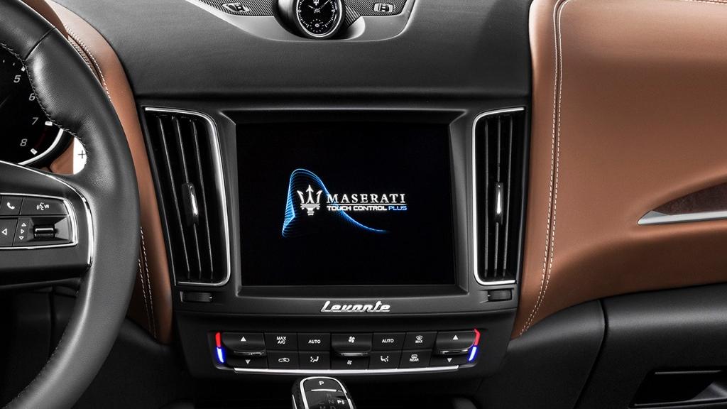 Maserati Levante (2019) Interior 002