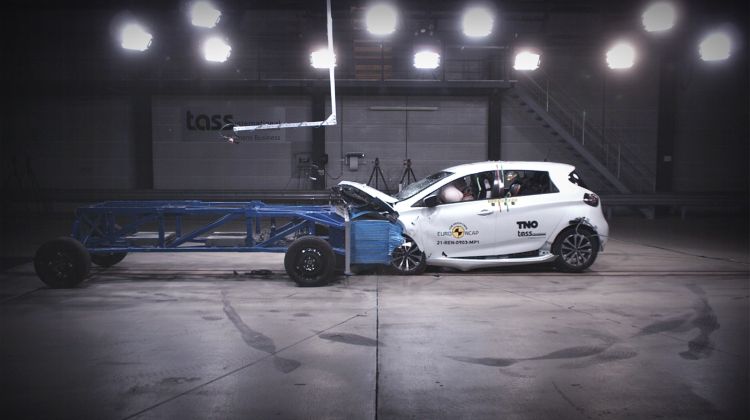 Renault Zoe 2021 mendapat skor 0-bintang dalam ujian Euro NCAP, Perodua Axia lagi selamat!