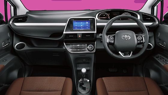Toyota Sienta (2018) Interior 001